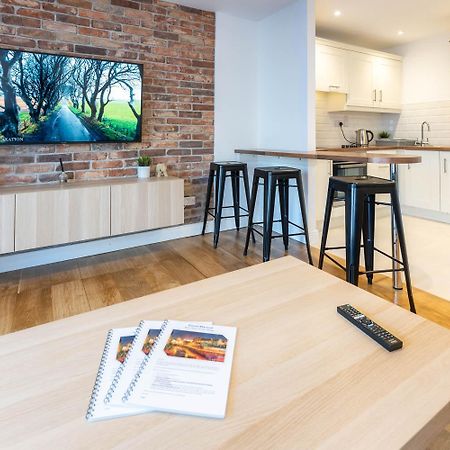 Modern Canal View Home, In City Centre, Sleeps 8 Galway Extérieur photo