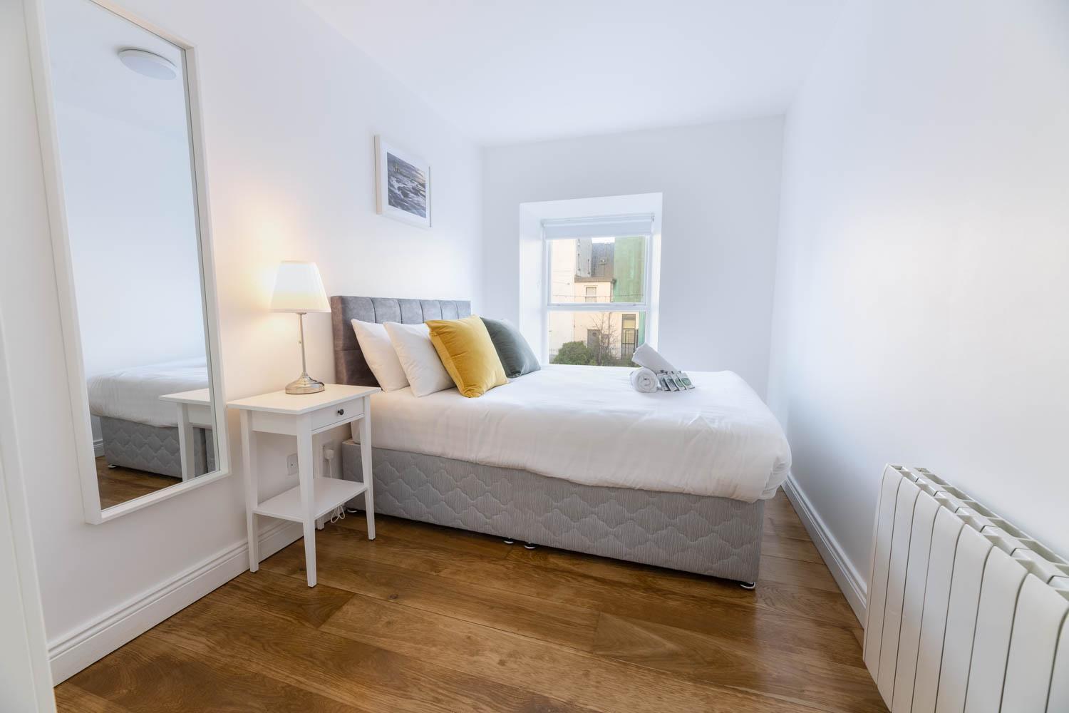 Modern Canal View Home, In City Centre, Sleeps 8 Galway Extérieur photo
