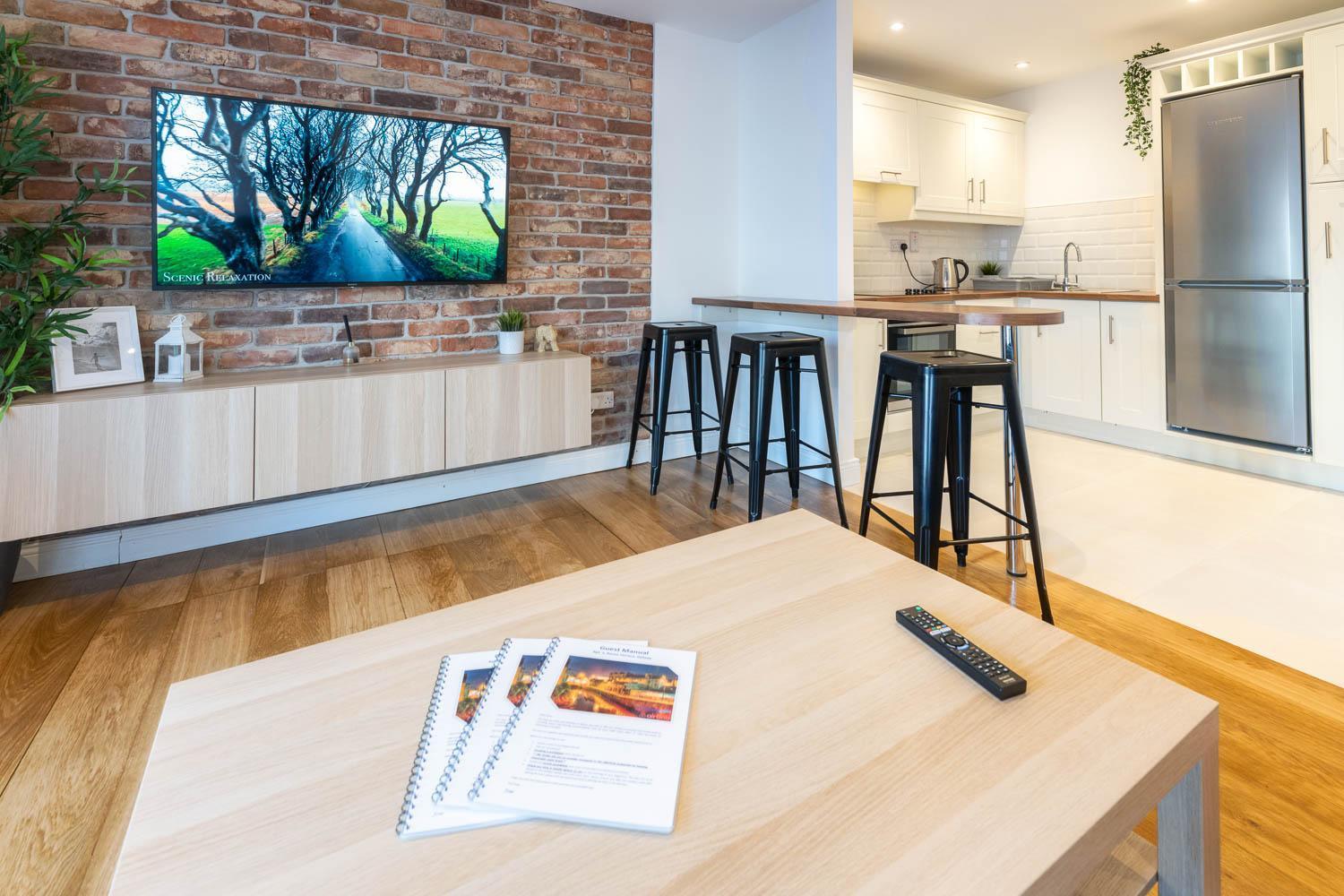 Modern Canal View Home, In City Centre, Sleeps 8 Galway Extérieur photo