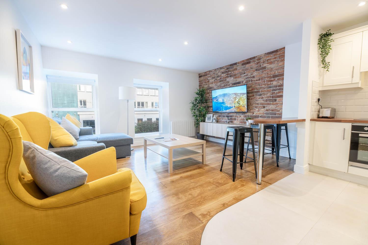 Modern Canal View Home, In City Centre, Sleeps 8 Galway Extérieur photo